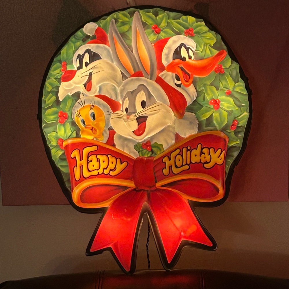 Looney Tunes 3D 1997 Holiday Wreath measures appr 19x15, great condition!